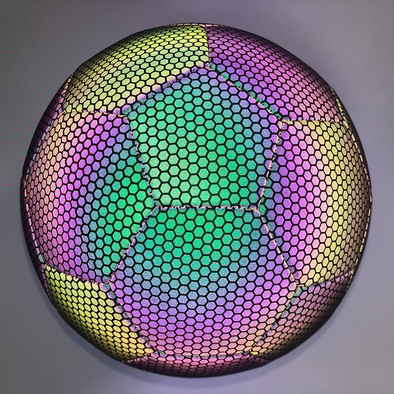 Im Dunkeln leuchtender Fußball